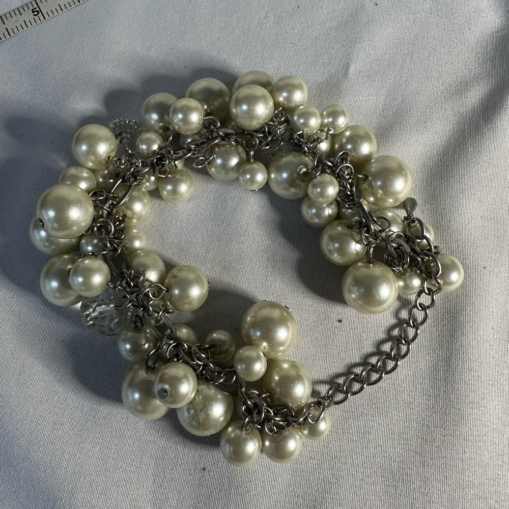 Large chunky pearl bead and clear bead bracelet